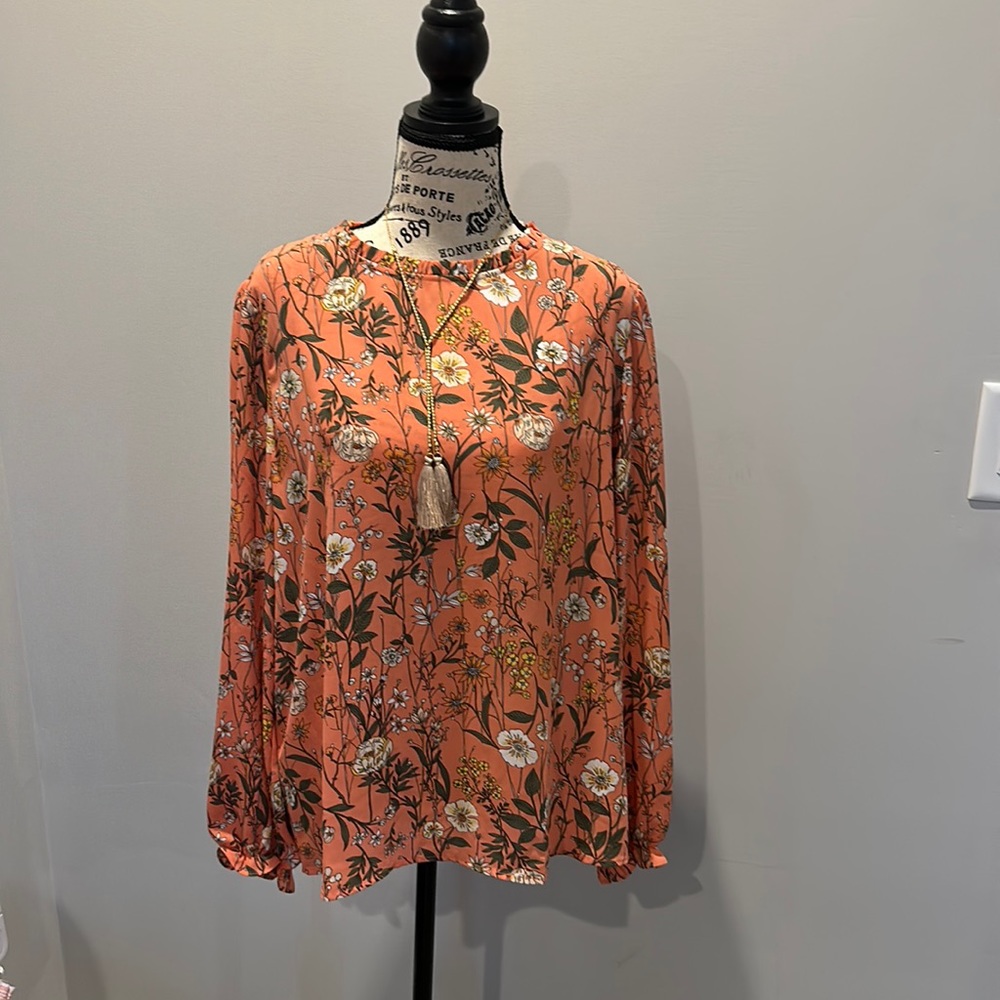Beautiful long sleeve bohemian style blouse.